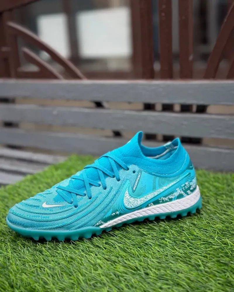 Nike — Новое поколение · шиповки и бутсы
