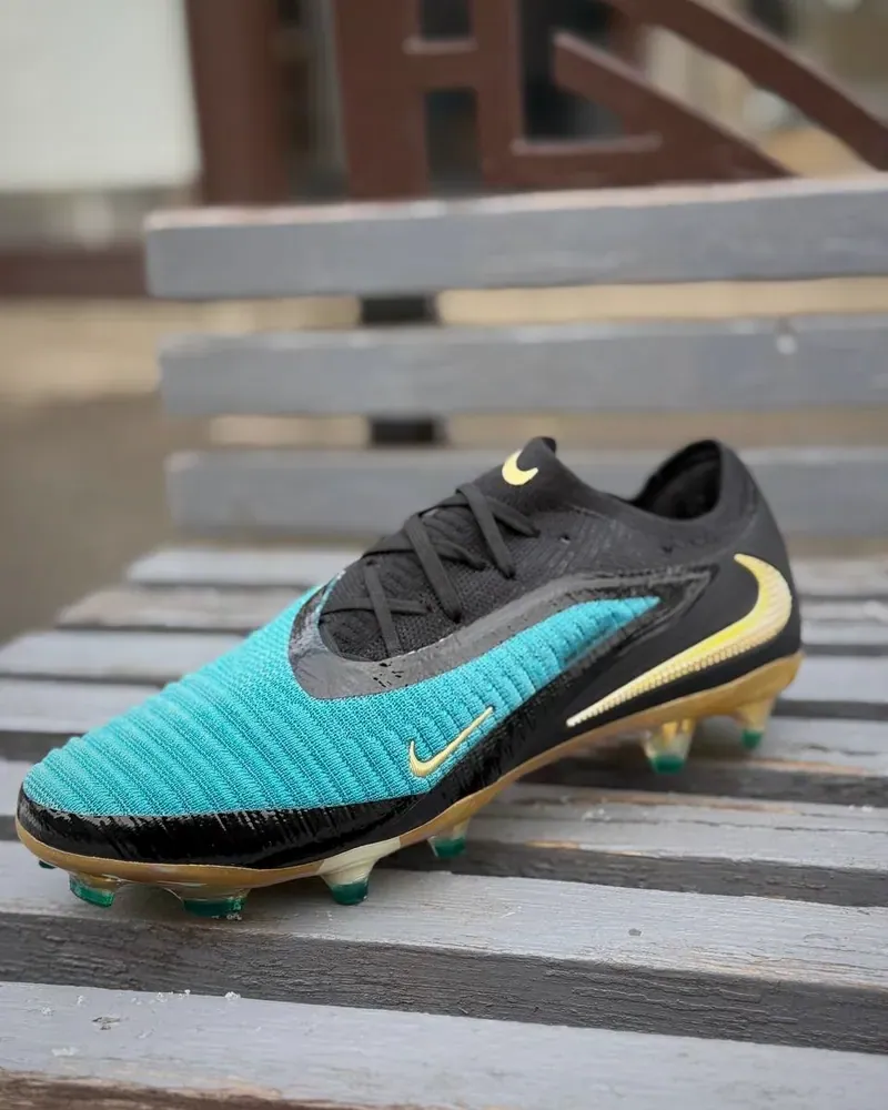 Nike Phantom — Бутсы · золотая классика